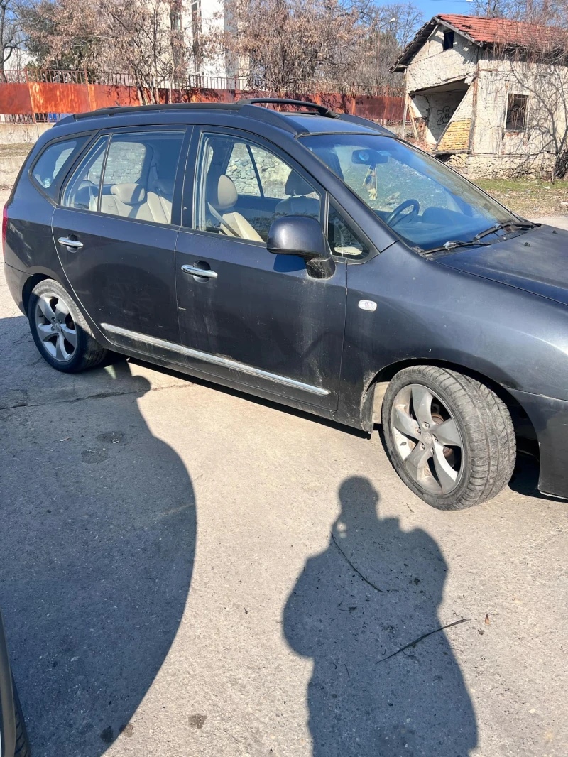 Kia Carens, снимка 2 - Автомобили и джипове - 49112587