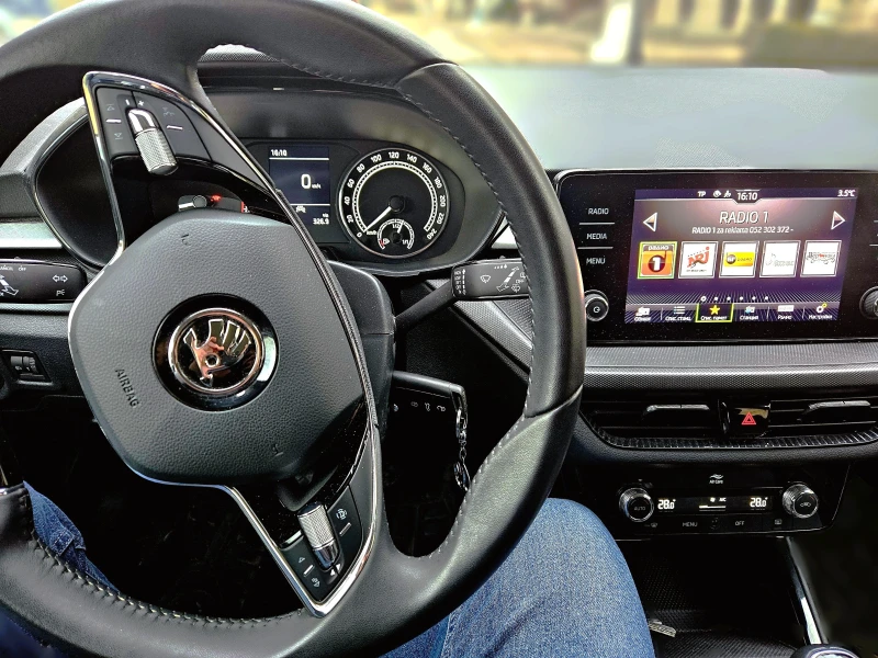 Skoda Fabia 1.0, снимка 3 - Автомобили и джипове - 53304033