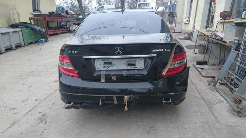 Mercedes-Benz C 320 C 32 AMG, снимка 9 - Автомобили и джипове - 13607896