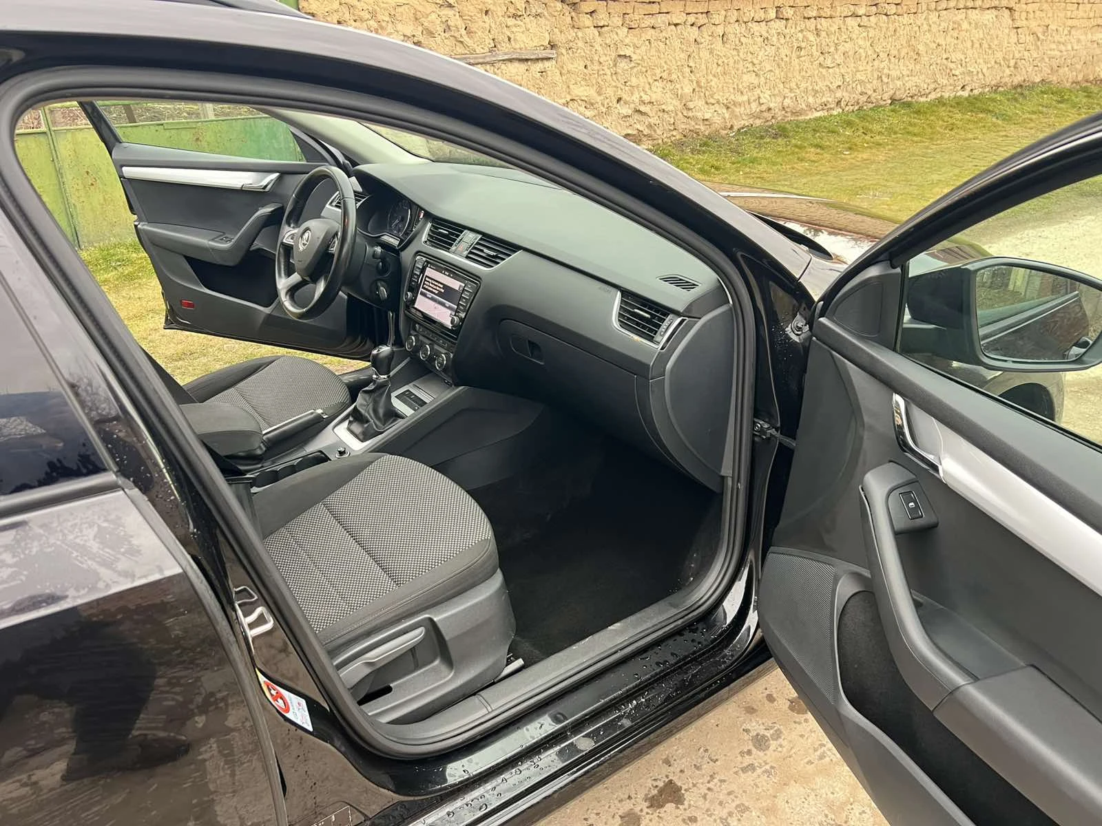 Skoda Octavia 1.6 TDI Ambition 105кс комби EURO 5 - изображение 9