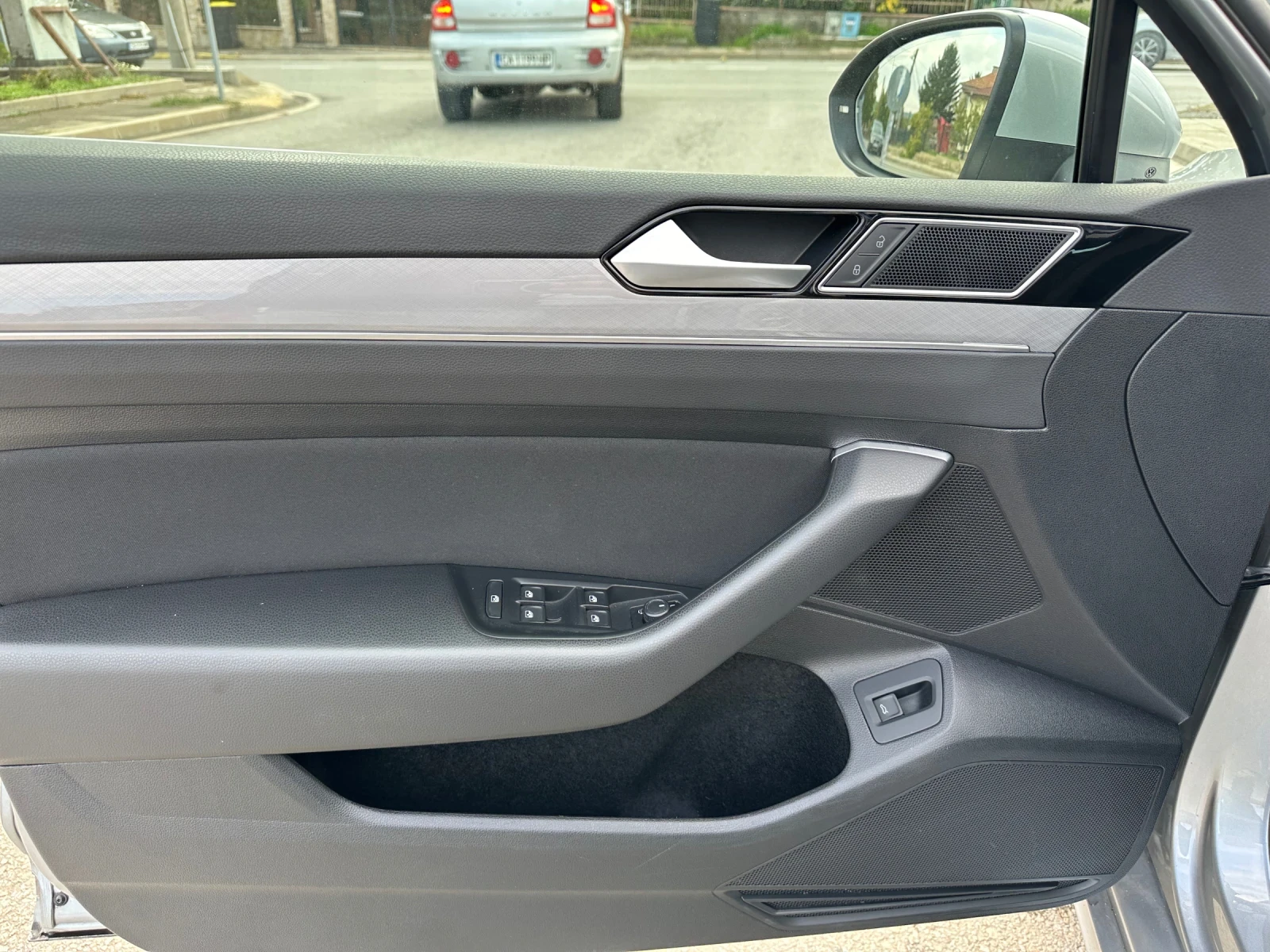 VW Passat 2.0TDI 150kc R_Line DSG 2021, снимка 9 - Автомобили и джипове - 53838672