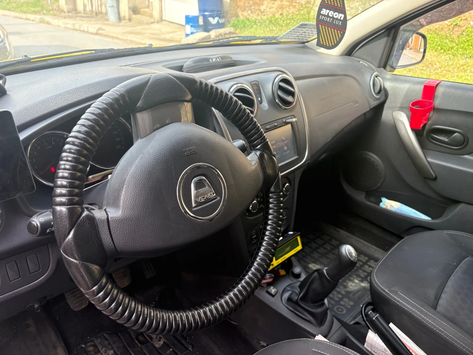 Dacia Logan, снимка 11 - Автомобили и джипове - 54271530