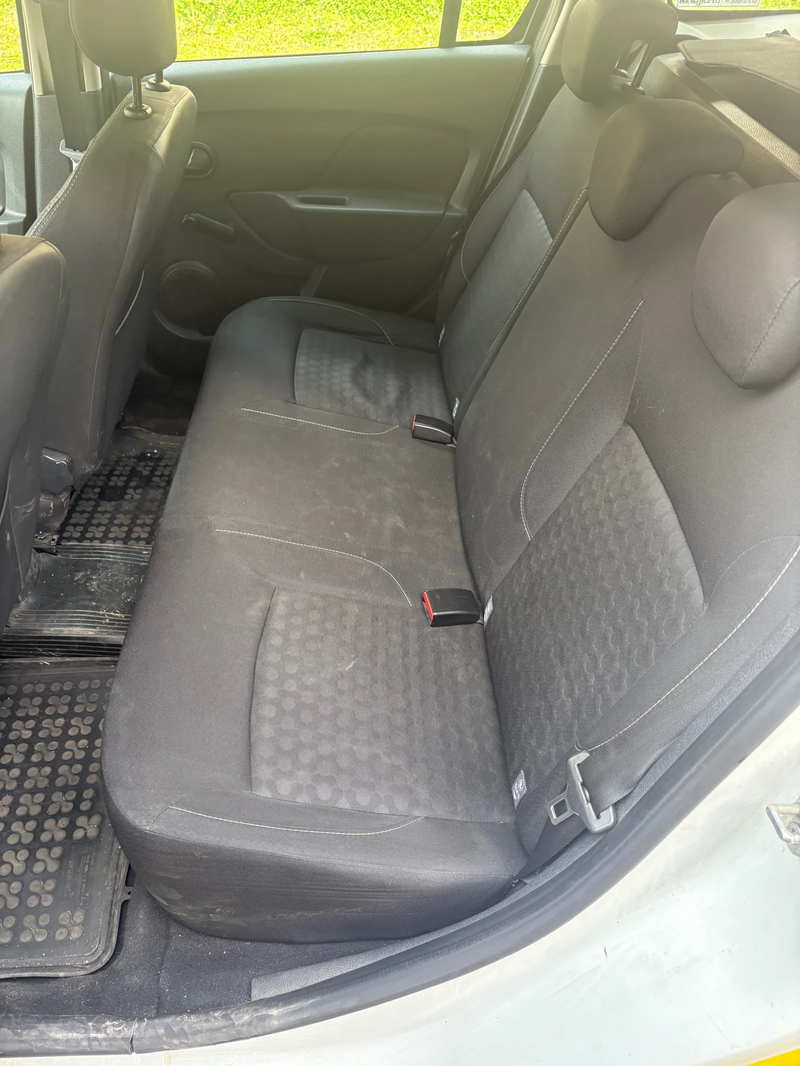 Dacia Logan, снимка 8 - Автомобили и джипове - 54271530