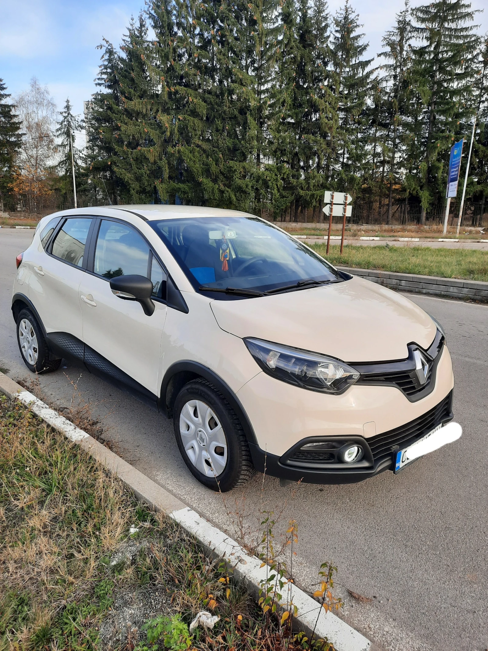 Renault Captur, снимка 2 - Автомобили и джипове - 54676191