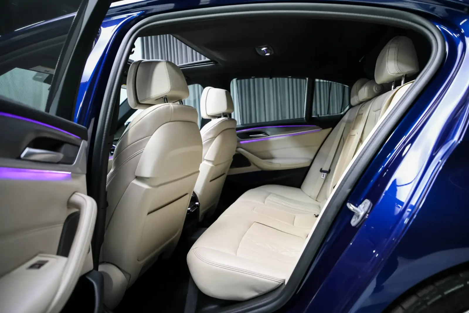 BMW 550 * M550i xDrive M PACKAGE 456HP| ADAPTIVCRZ| HUD| 3, снимка 13 - Автомобили и джипове - 54893760