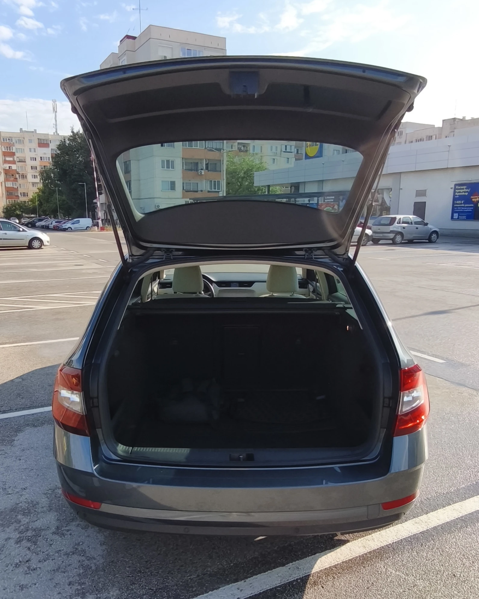 Skoda Octavia, снимка 8 - Автомобили и джипове - 55512598