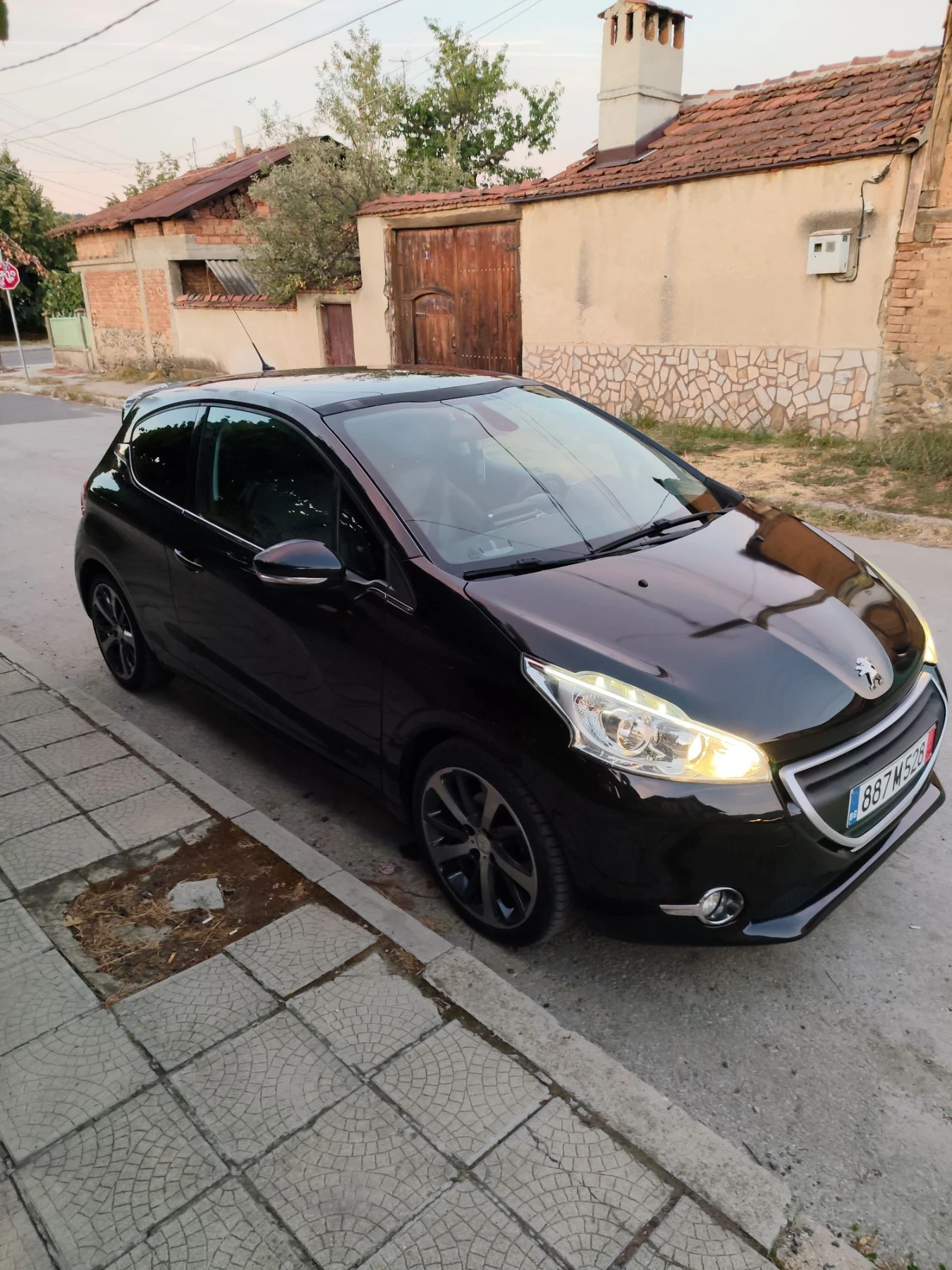 Peugeot 208 208