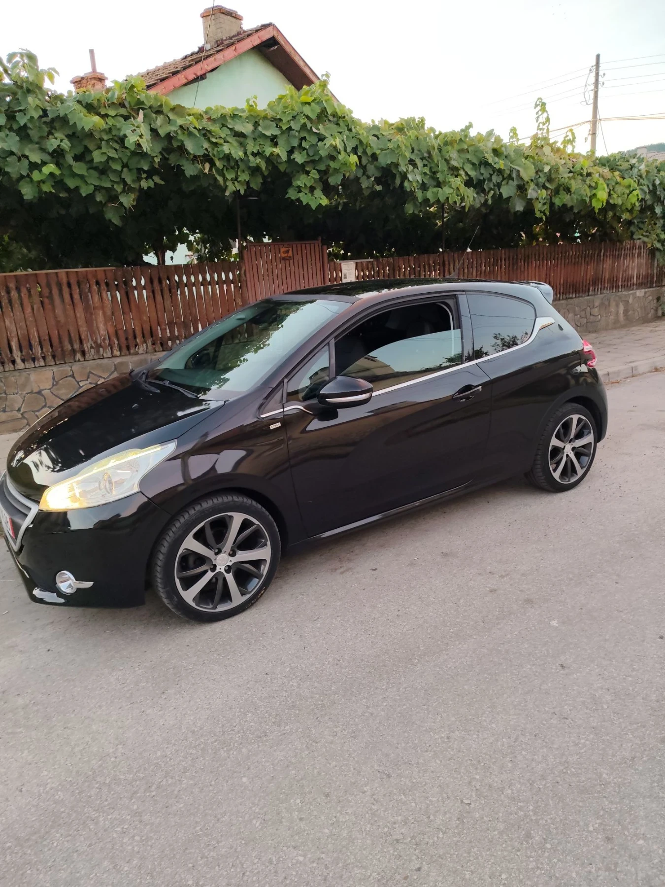 Peugeot 208 208, снимка 3 - Автомобили и джипове - 56192703