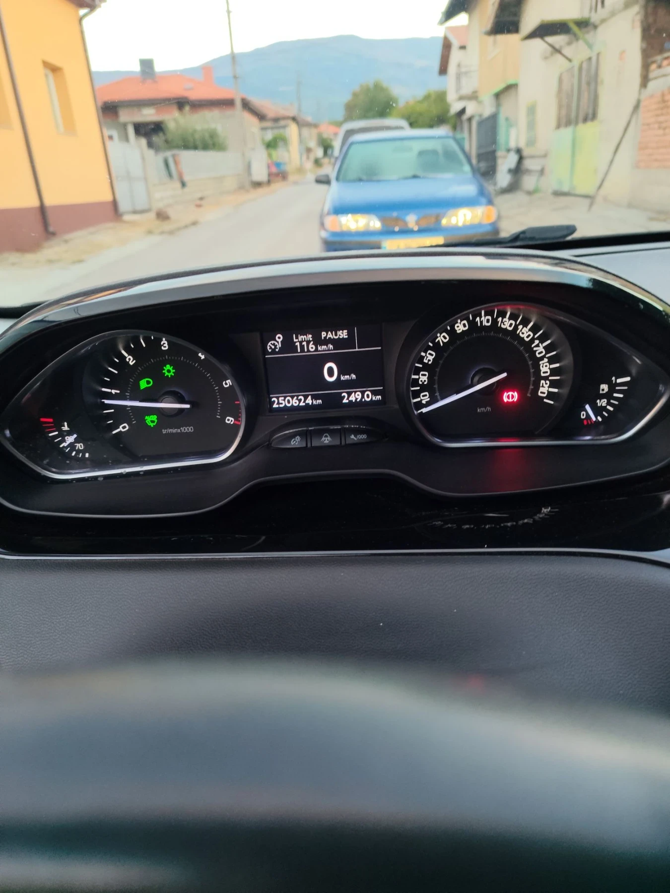 Peugeot 208 208, снимка 13 - Автомобили и джипове - 56192703