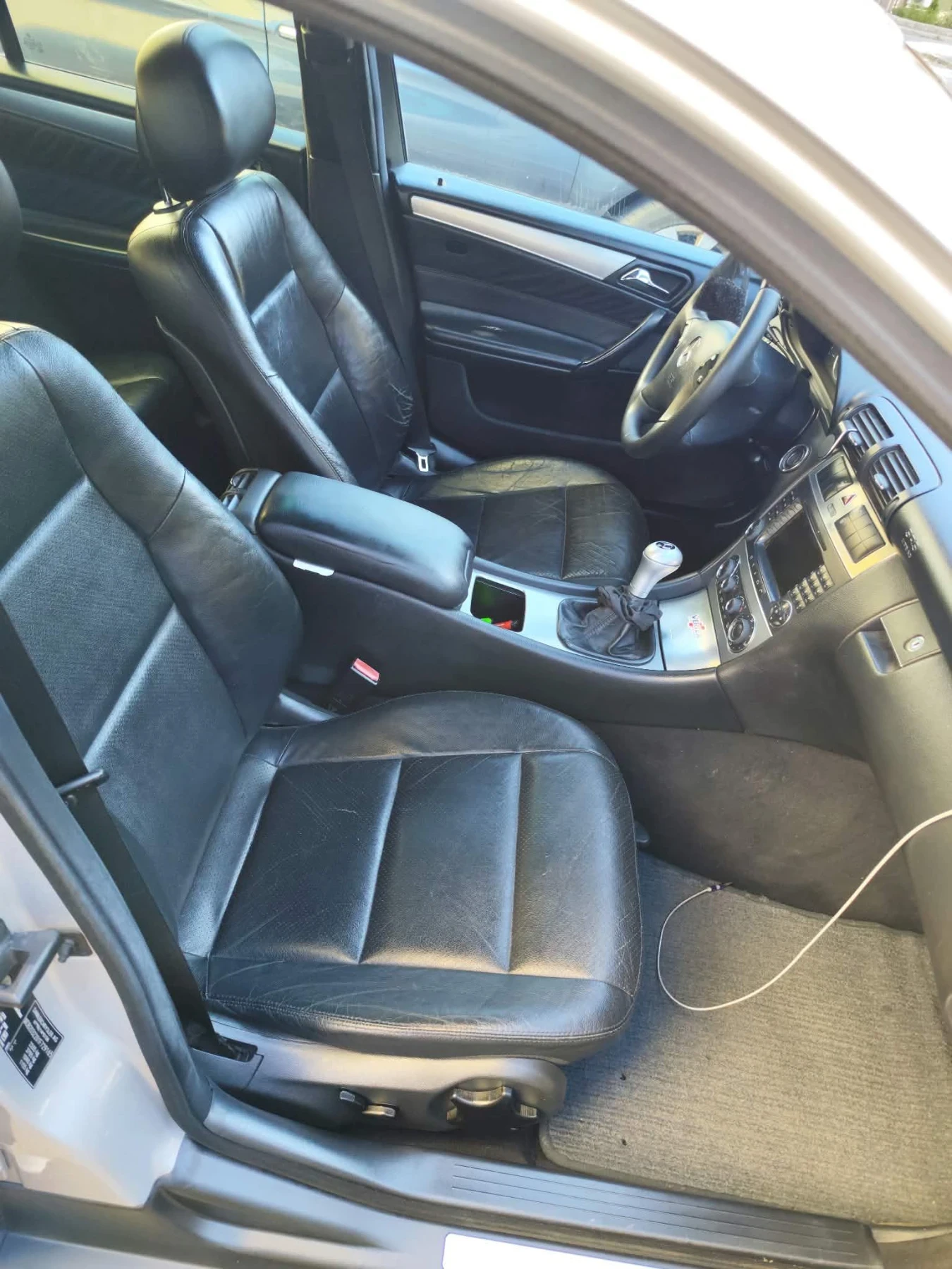 Mercedes-Benz C 320, снимка 5 - Автомобили и джипове - 56304596