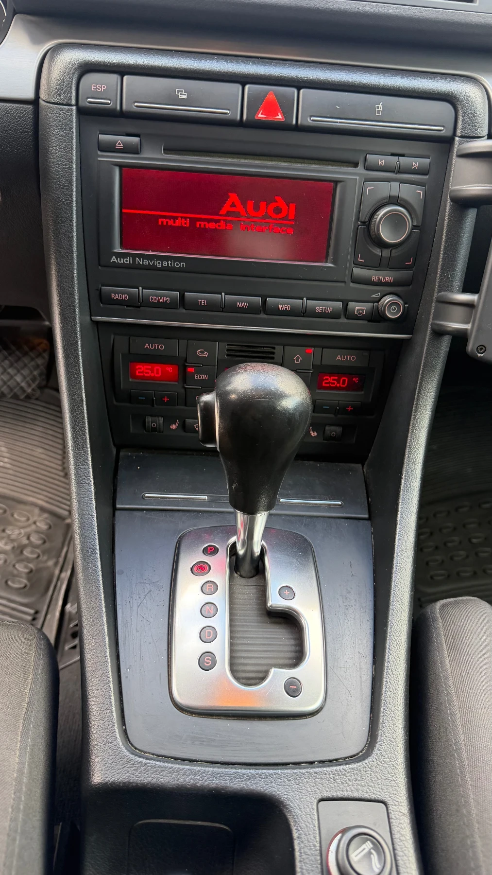 Audi A4 2.0TDI АВТОМАТИК, снимка 9 - Автомобили и джипове - 56335868