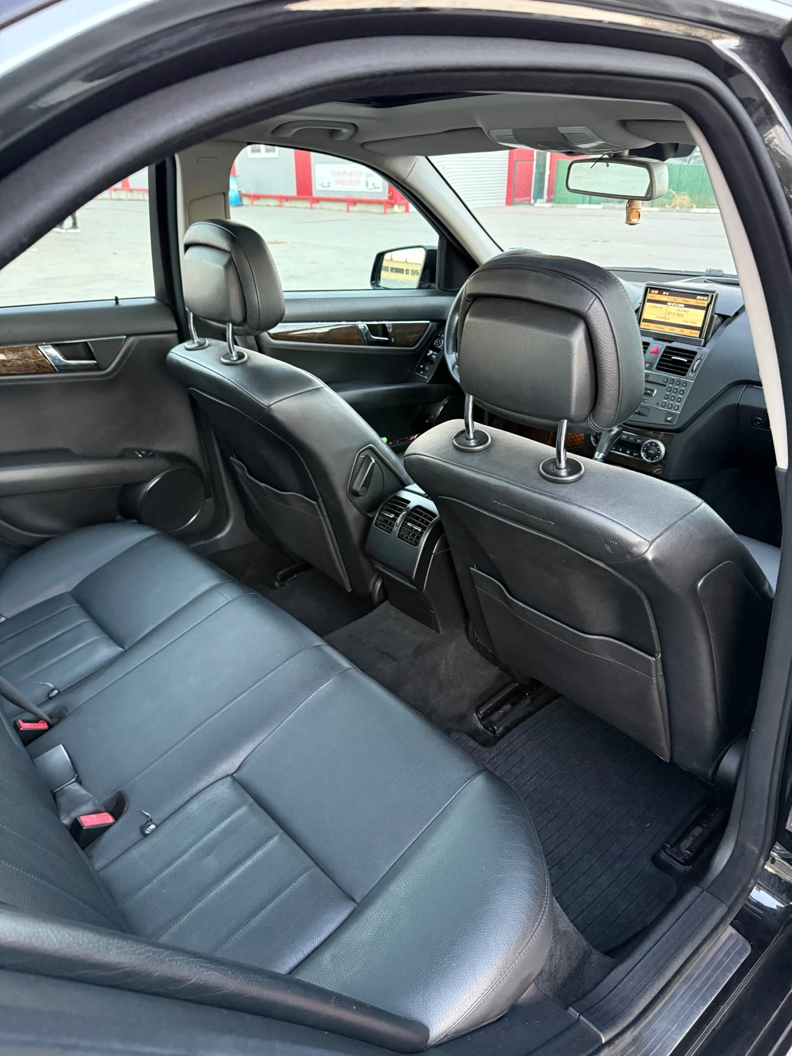 Mercedes-Benz C 350, снимка 12 - Автомобили и джипове - 56600915