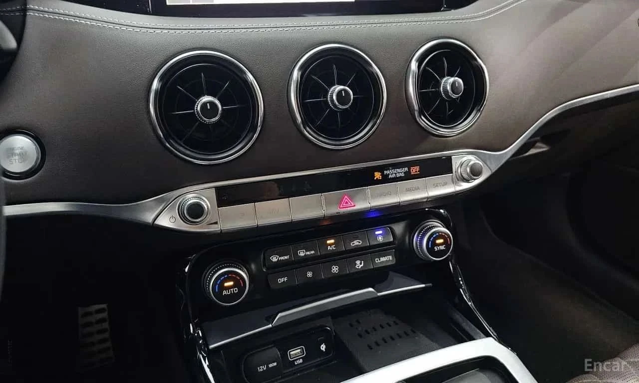 Kia Stinger, снимка 11 - Автомобили и джипове - 56726839