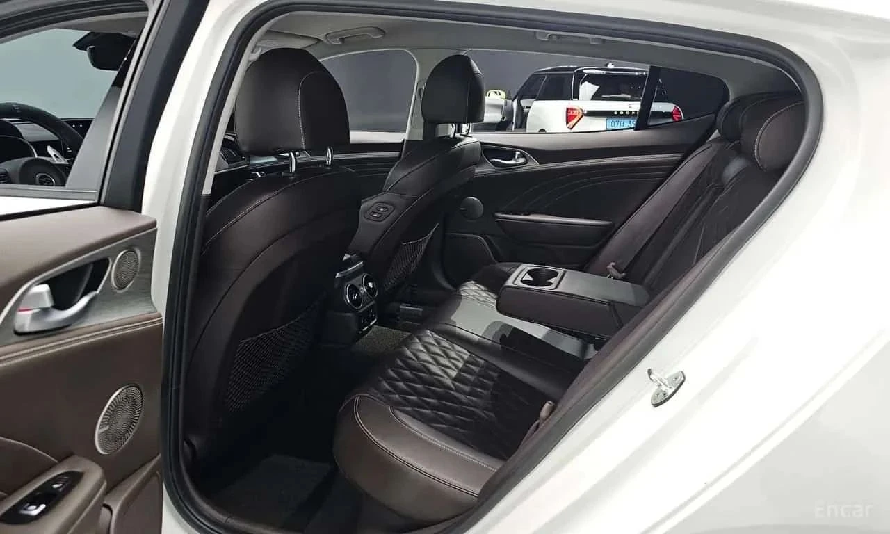 Kia Stinger, снимка 13 - Автомобили и джипове - 56726839