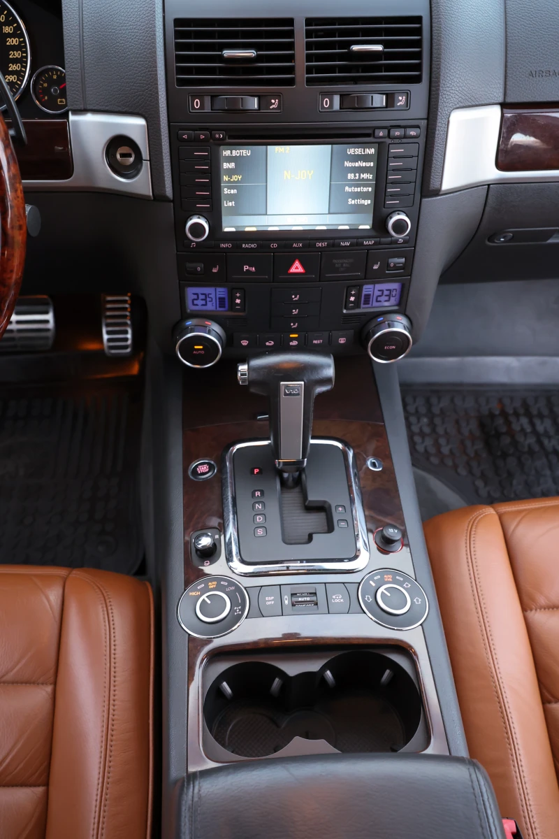VW Touareg 5.0 TDI V10, снимка 14 - Автомобили и джипове - 52777401