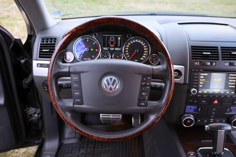 VW Touareg 5.0 TDI V10, снимка 15 - Автомобили и джипове - 52777401