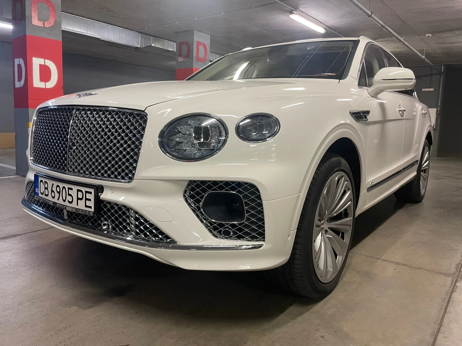 Bentley Bentayga 4.0/V8/4WD/PANO/HEAD-UP/НАЛИЧЕН!!! - [1] 