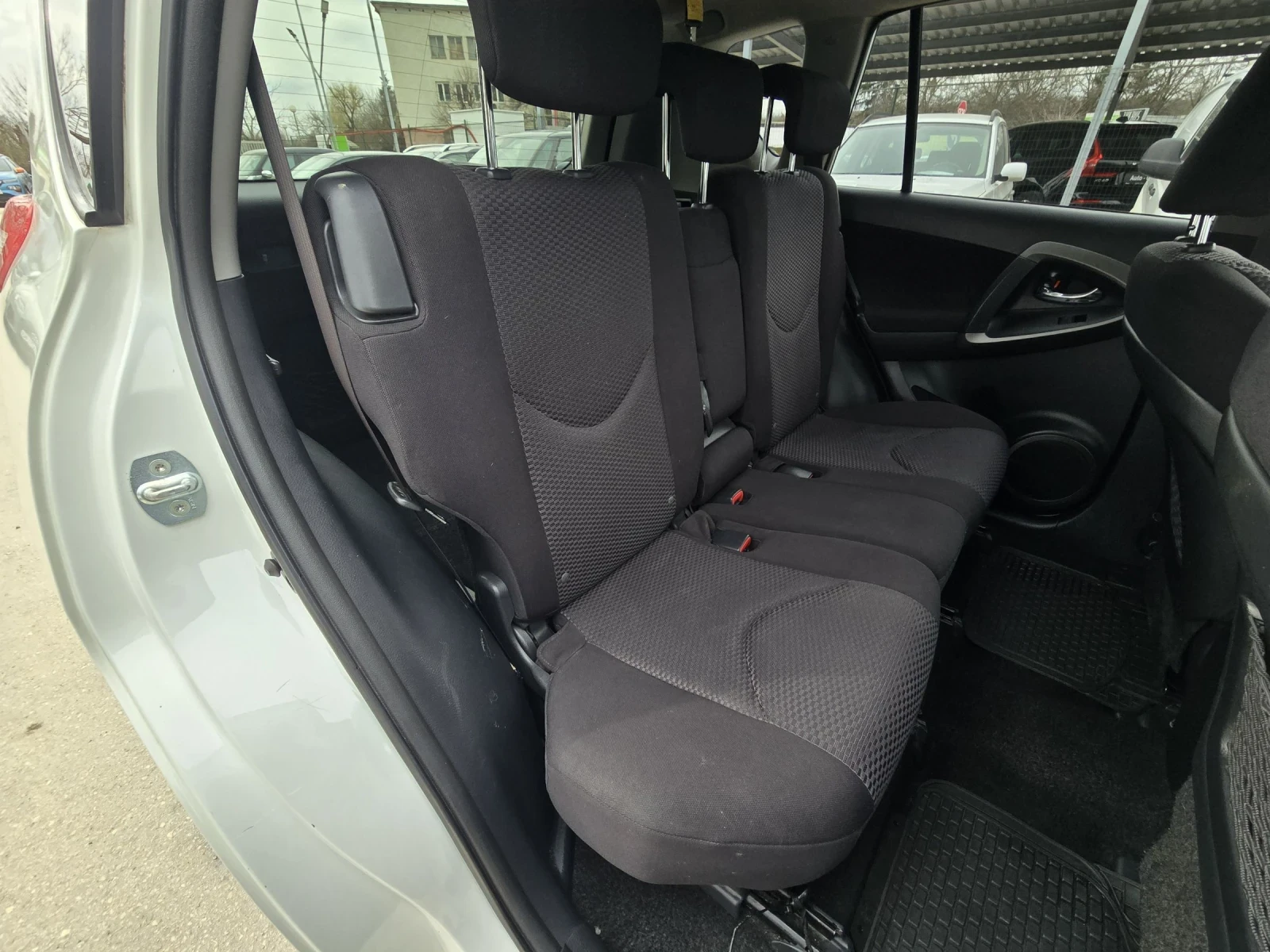 Toyota Rav4 2.2D 150к.с Топ състояние , снимка 14 - Автомобили и джипове - 53894478