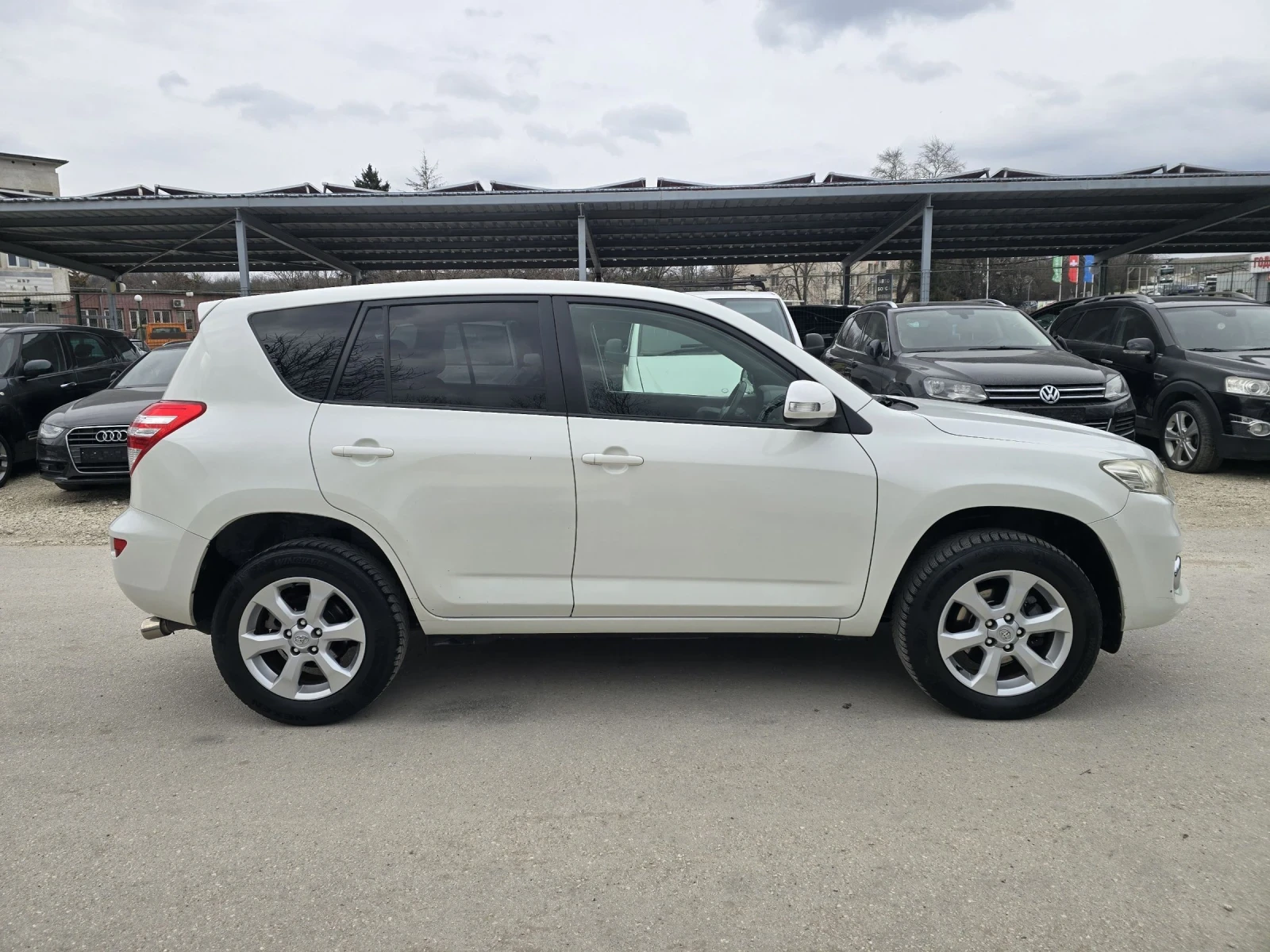 Toyota Rav4 2.2D 150к.с Топ състояние , снимка 8 - Автомобили и джипове - 53894478