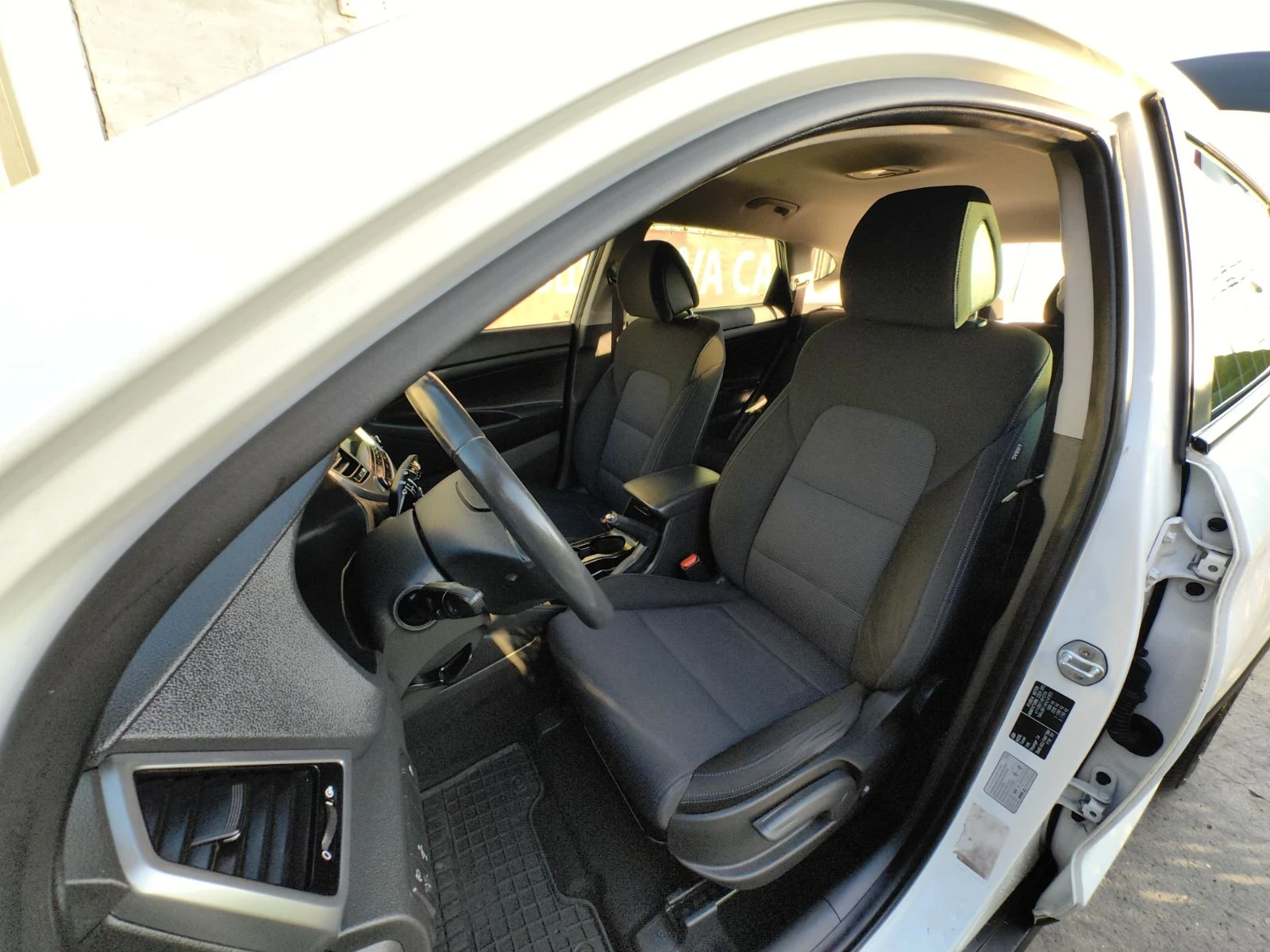 Hyundai Tucson 1.6 LPG, снимка 13 - Автомобили и джипове - 54164132