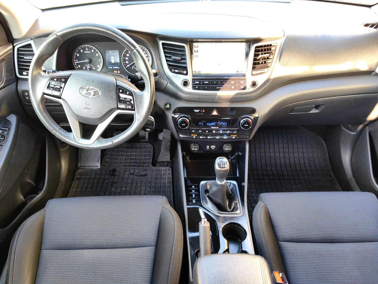 Hyundai Tucson 1.6 LPG, снимка 9 - Автомобили и джипове - 54164132