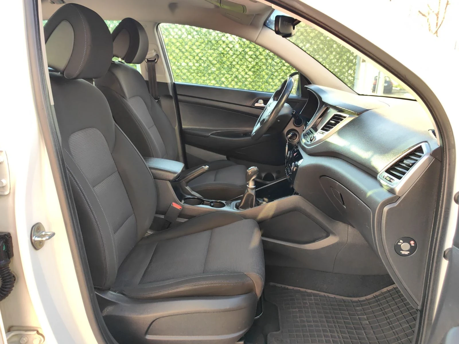 Hyundai Tucson 1.6 LPG, снимка 12 - Автомобили и джипове - 54164132