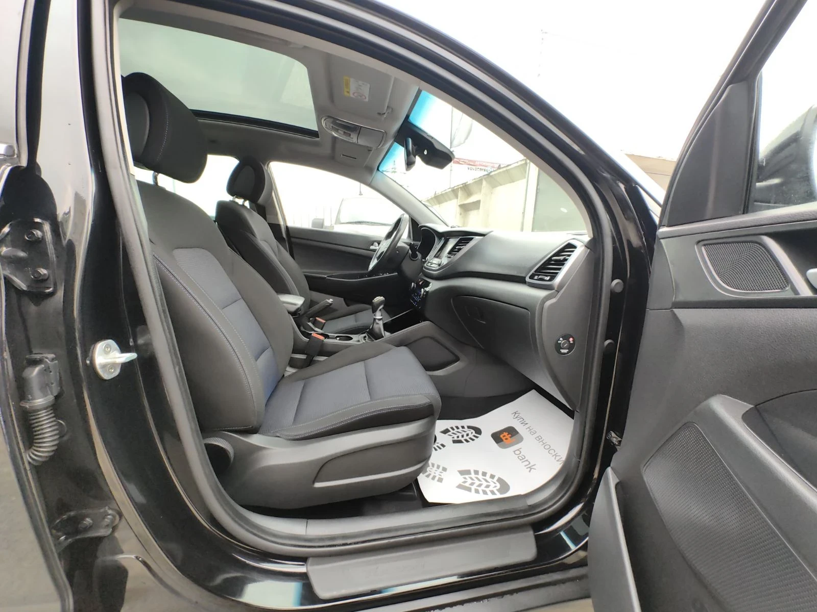 Hyundai Tucson 1.7 CRDI 1.7CRDI LINE-ASSIST/KEYLESS/NAVI, снимка 10 - Автомобили и джипове - 54164132