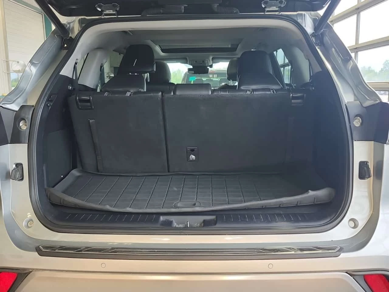 Toyota Highlander PLATINUM /ПОДГРЕВ/ПАНО/HUD/CARFAX/ФИНАНСИРАНЕ, снимка 13 - Автомобили и джипове - 55013869