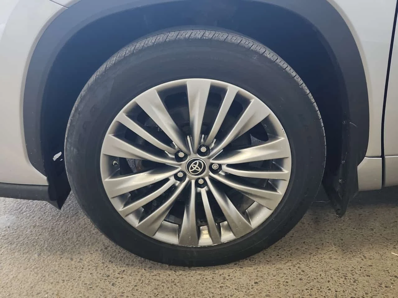 Toyota Highlander PLATINUM /ПОДГРЕВ/ПАНО/HUD/CARFAX/ФИНАНСИРАНЕ, снимка 17 - Автомобили и джипове - 55013869