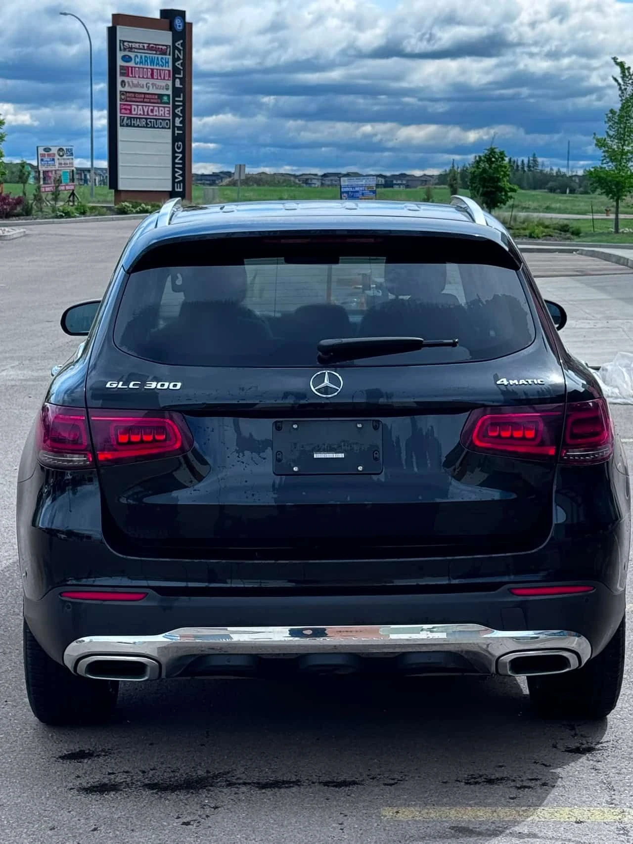 Mercedes-Benz GLC 300 DISTRONIC| PANO| 360CAM| CARFAX, снимка 3 - Автомобили и джипове - 55046945