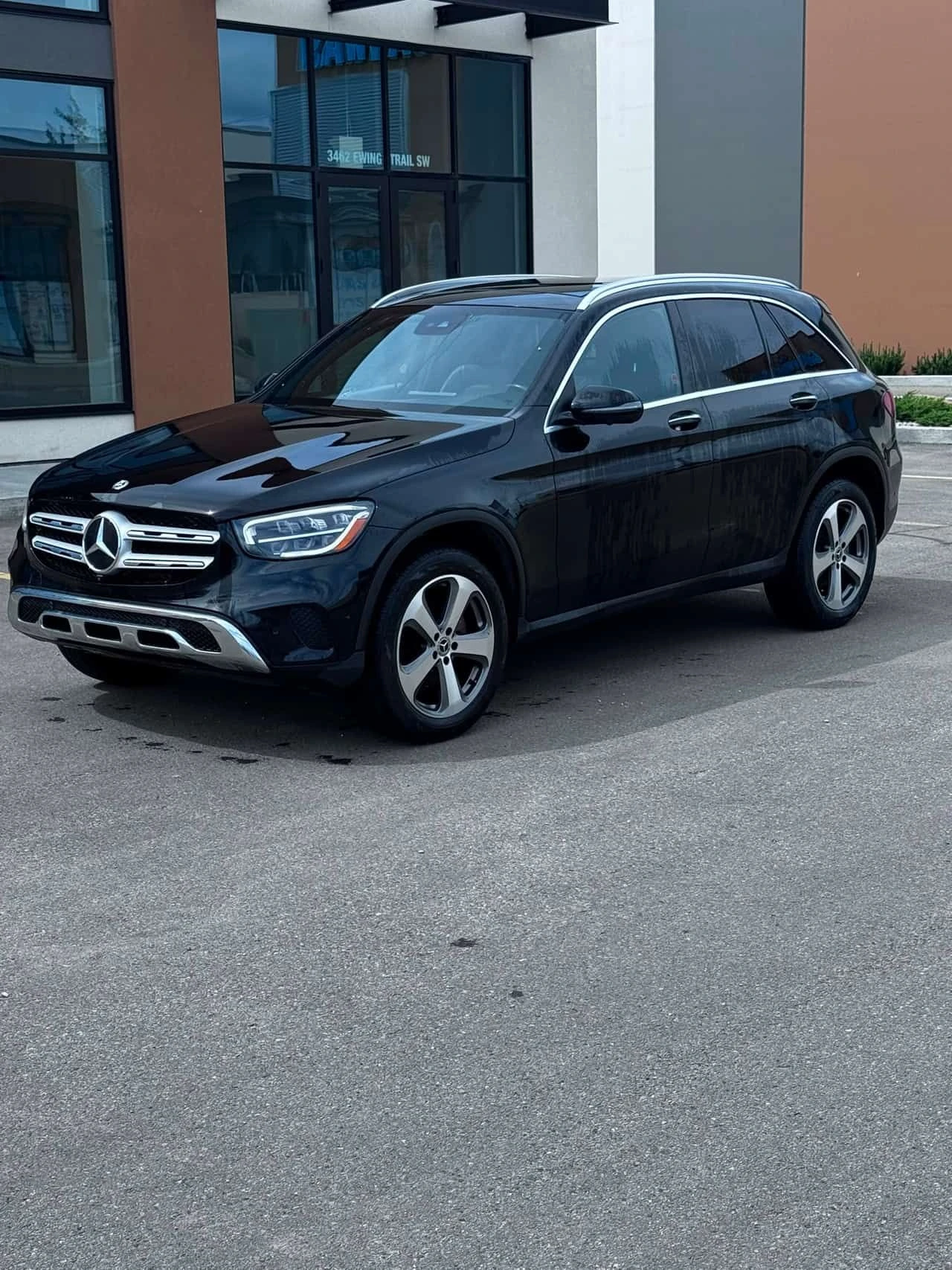 Mercedes-Benz GLC 300 DISTRONIC| PANO| 360CAM| CARFAX