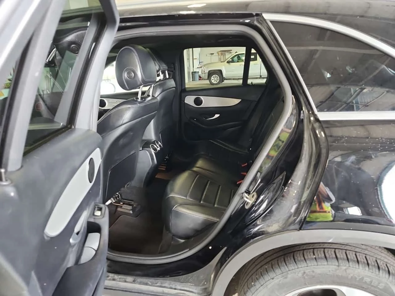 Mercedes-Benz GLC 300 DISTRONIC| PANO| 360CAM| CARFAX, снимка 14 - Автомобили и джипове - 55046945