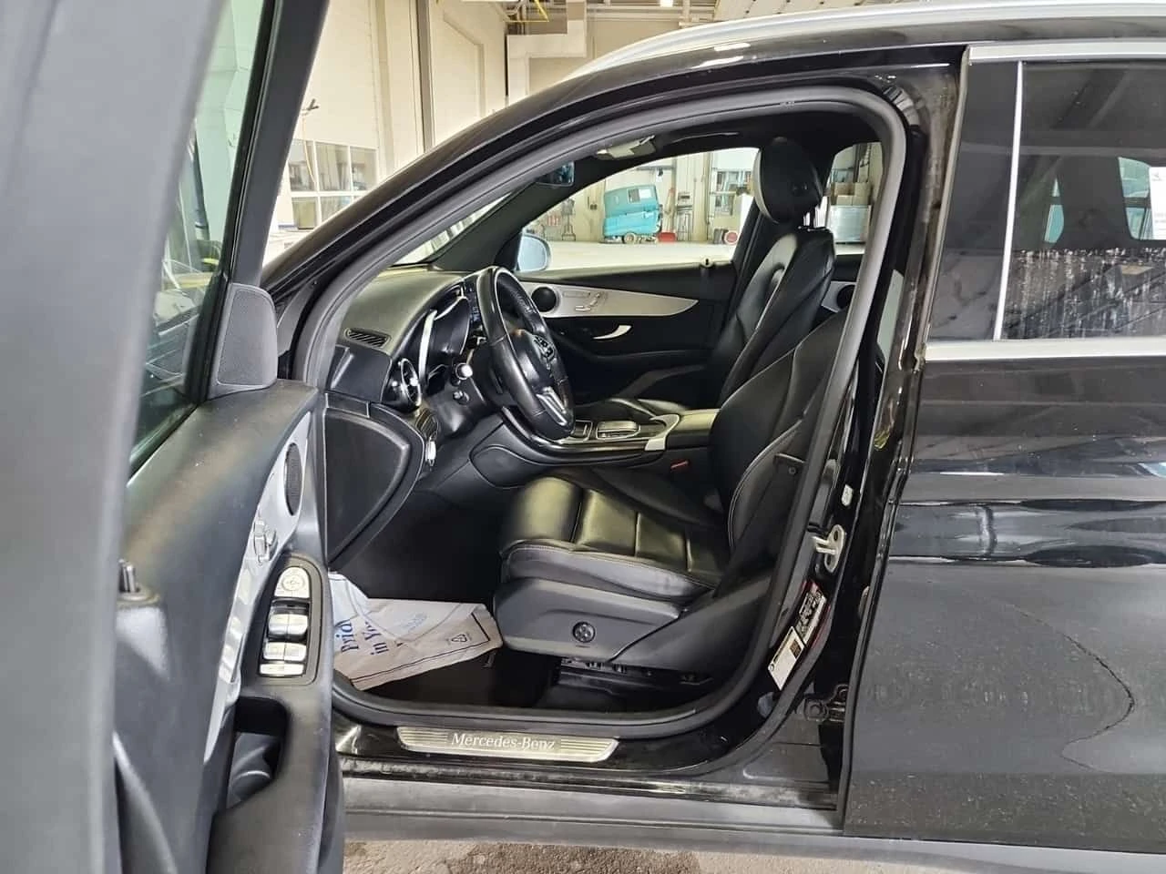 Mercedes-Benz GLC 300 DISTRONIC| PANO| 360CAM| CARFAX, снимка 7 - Автомобили и джипове - 55046945