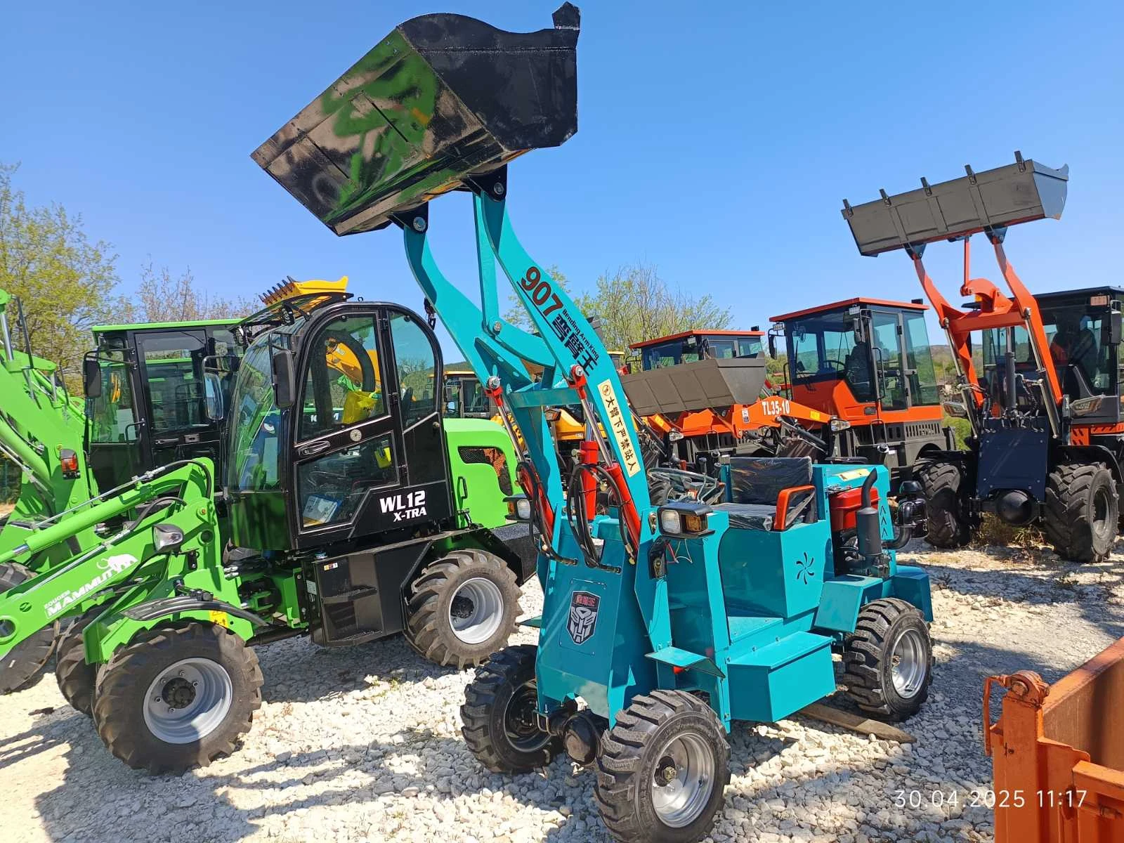 Мини челни товарачи Komatsu 32к.с. 4х4 нов внос