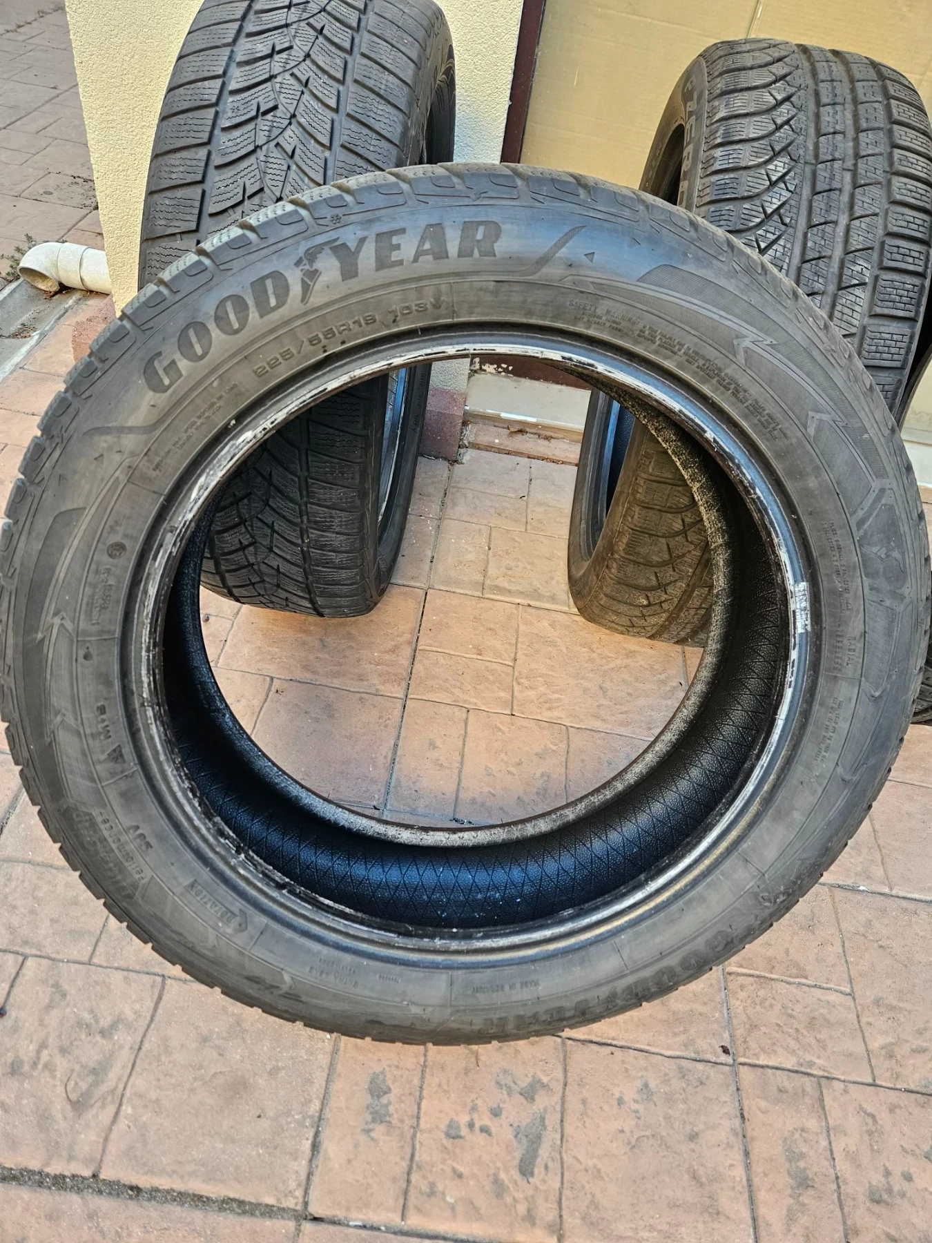 Гуми Зимни 225/55R19, снимка 12 - Гуми и джанти - 56121299