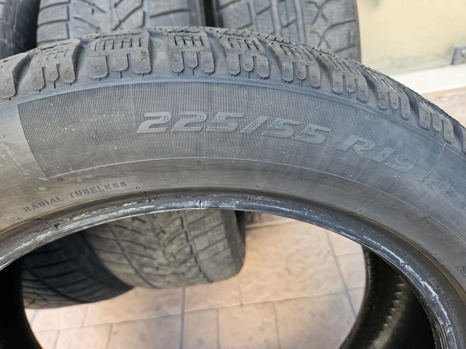 Гуми Зимни 225/55R19, снимка 8 - Гуми и джанти - 56121299