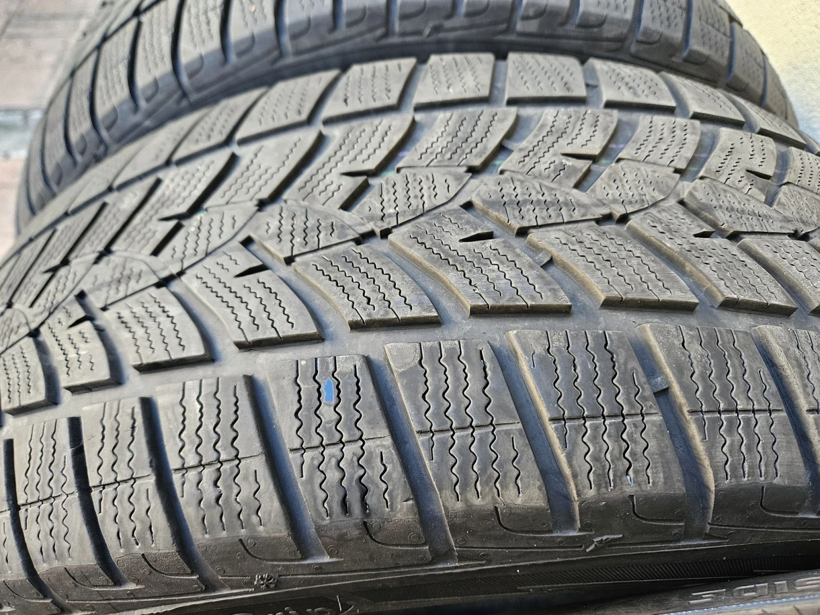 Гуми Зимни 225/55R19, снимка 4 - Гуми и джанти - 56121299