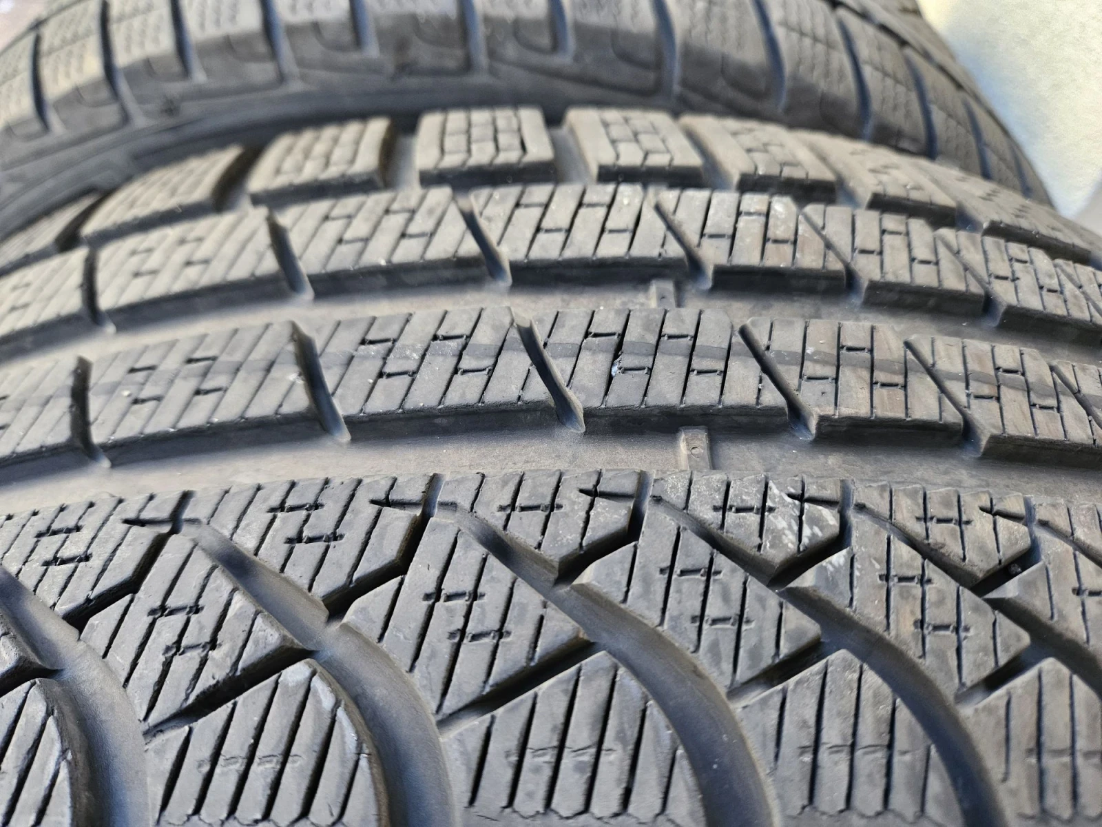 Гуми Зимни 225/55R19, снимка 3 - Гуми и джанти - 56121299
