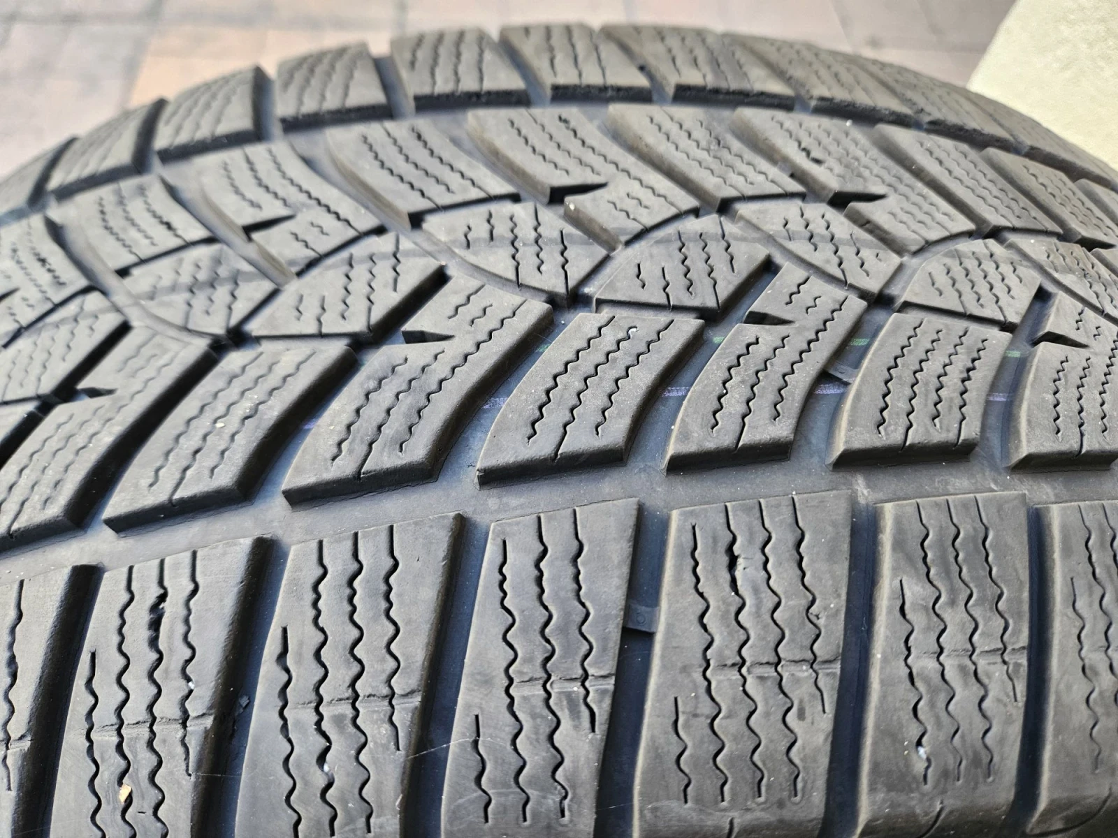 Гуми Зимни 225/55R19, снимка 5 - Гуми и джанти - 56121299