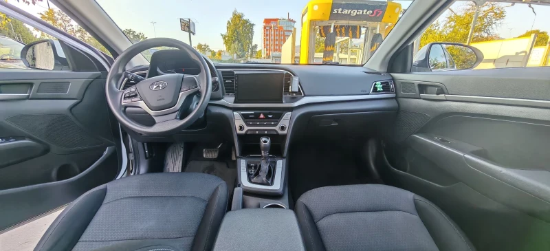 Hyundai Elantra, снимка 6 - Автомобили и джипове - 48316538