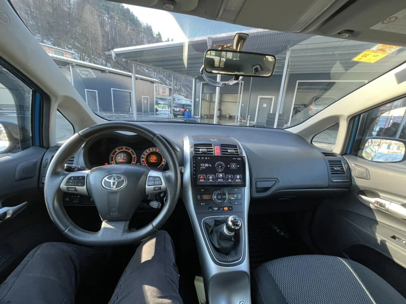 Toyota Auris 2.0, снимка 2 - Автомобили и джипове - 48917421