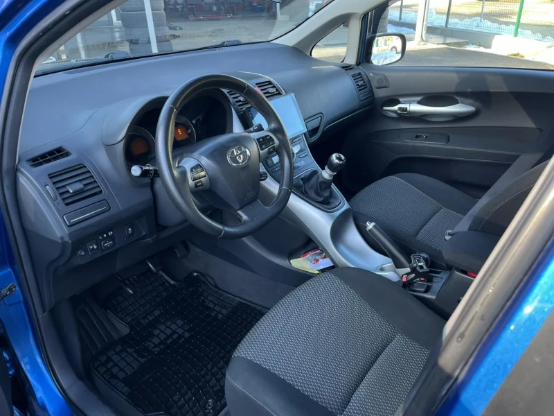 Toyota Auris 2.0, снимка 11 - Автомобили и джипове - 48917421