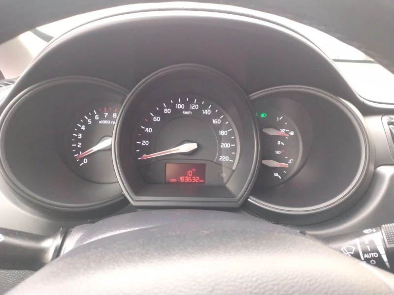 Kia Rio 1.4, снимка 12 - Автомобили и джипове - 52372507