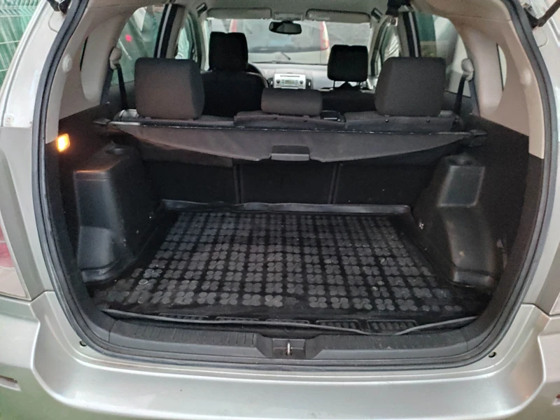 Toyota Corolla verso 2.2D-CAT/D4D, снимка 10 - Автомобили и джипове - 52472697