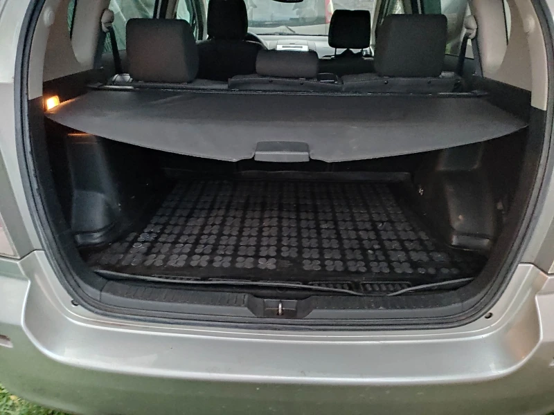 Toyota Corolla verso 2.2D-CAT/D4D, снимка 11 - Автомобили и джипове - 52472697