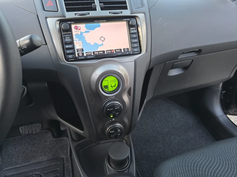 Toyota Yaris 1.33 VVTI Автоматик Навигация, снимка 12 - Автомобили и джипове - 52854385