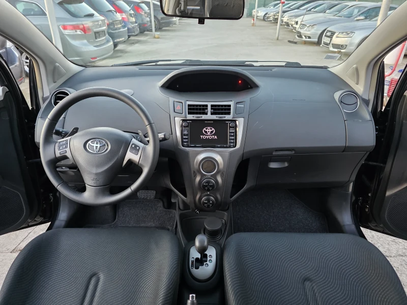 Toyota Yaris 1.33 VVTI Автоматик Навигация, снимка 11 - Автомобили и джипове - 52854385