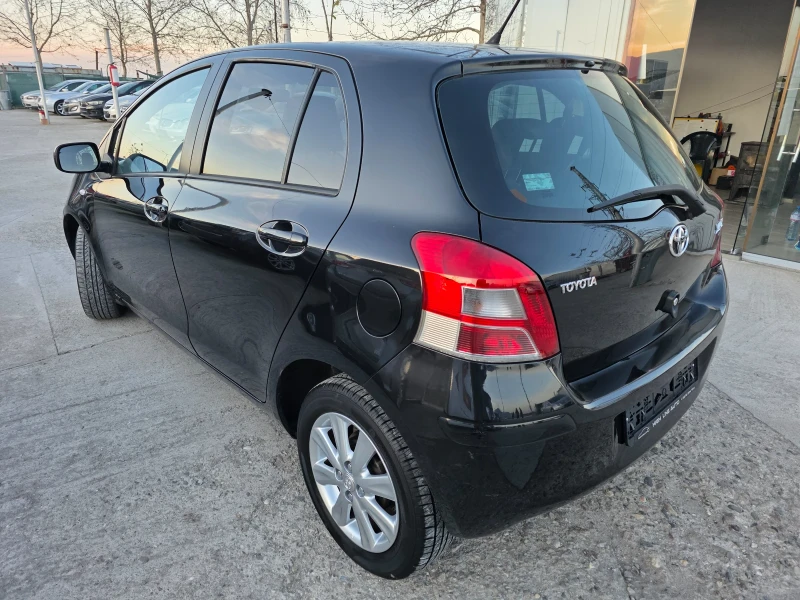 Toyota Yaris 1.33 VVTI Автоматик Навигация, снимка 2 - Автомобили и джипове - 52854385