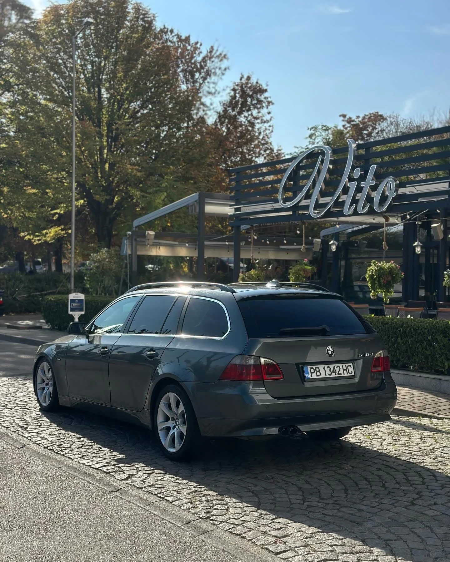 BMW 530 ПАНОРАМА / КОЖА / АВТОМАТИК / ПАРКТРОНИК - изображение 3