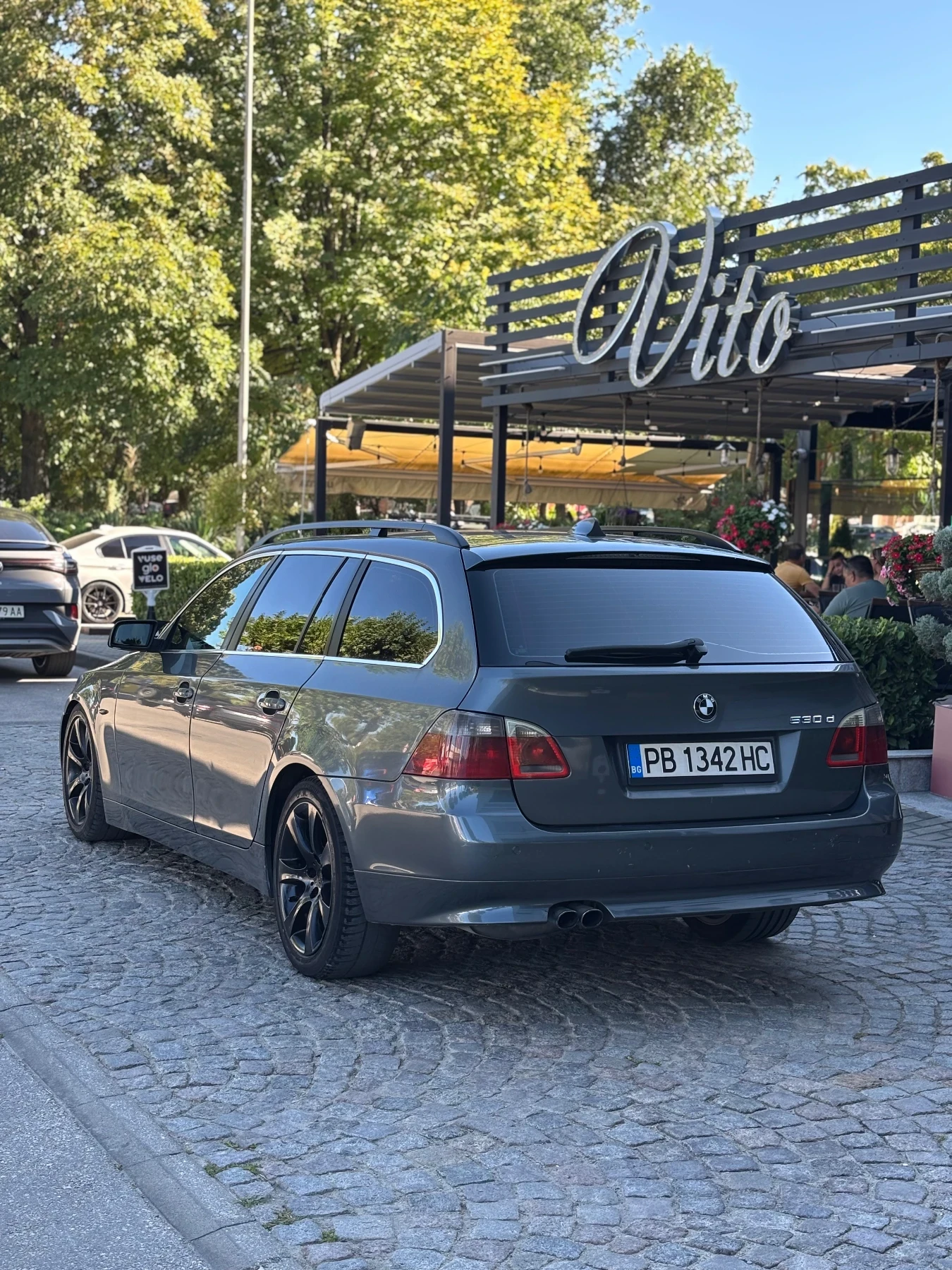 BMW 530 ПАНОРАМА / КОЖА / АВТОМАТИК / ПАРКТРОНИК - изображение 5